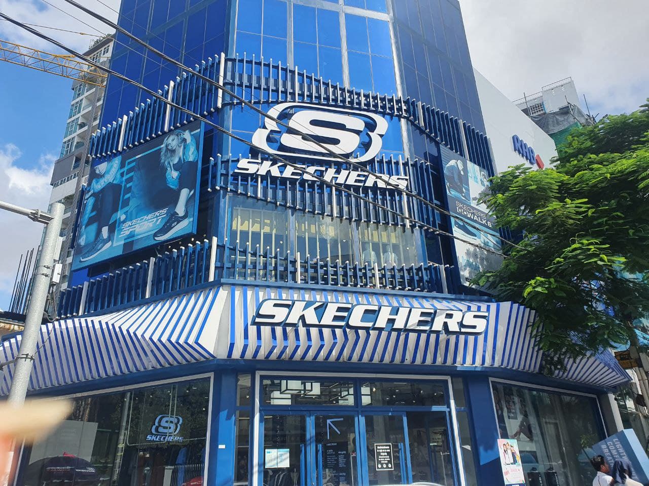 skechers-07.jpg